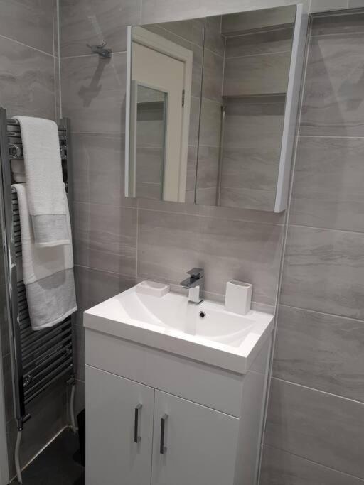 Star London Brent Street Cosy 1-Bed Hideaway Appartement Hendon Buitenkant foto